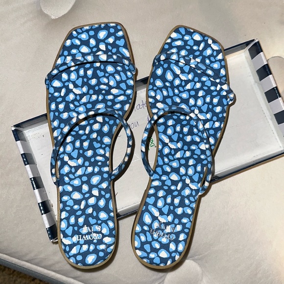 Brand new Crown & Ivy sandals - Picture 1 of 1